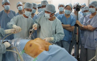 Phẫu thuật nội soi tuyến giáp 'made in Việt Nam'